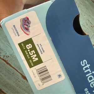 Stride Rite 8.5 outdoor sneaker sandal